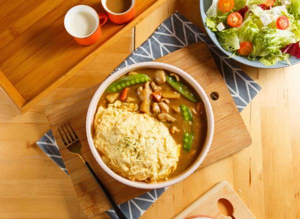 森林小徑健行店享受美食